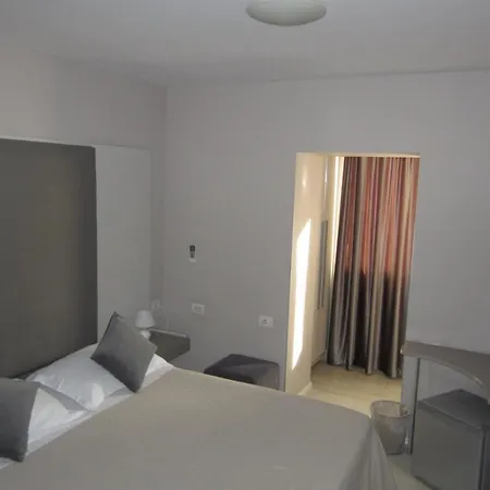 מלון Freddy's טיראנה