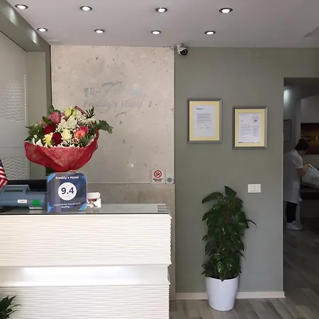 Freddy's מלון טיראנה