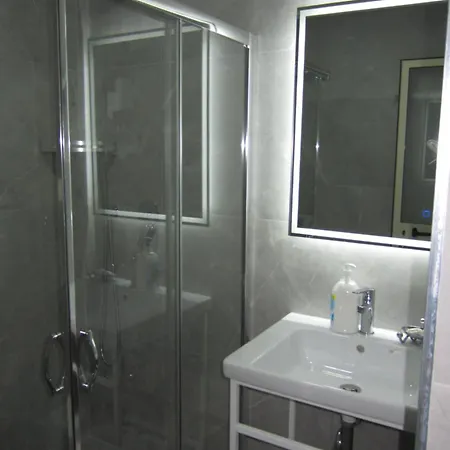 Hotel Freddy's Tirana