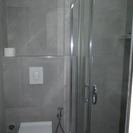 מלון Freddy's טיראנה