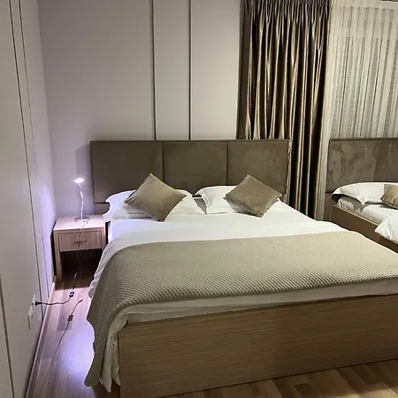 Hotel Freddy's