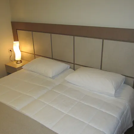 Freddy's מלון טיראנה