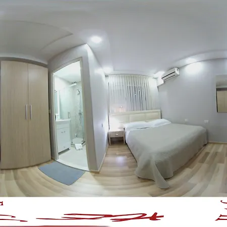 Hotel Freddy's