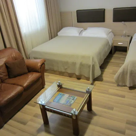 Freddy's מלון 3*