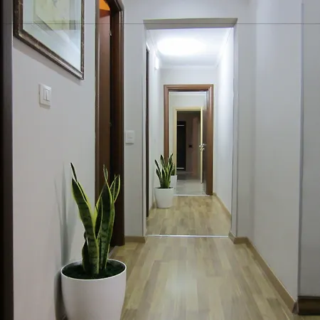 Freddy's מלון טיראנה