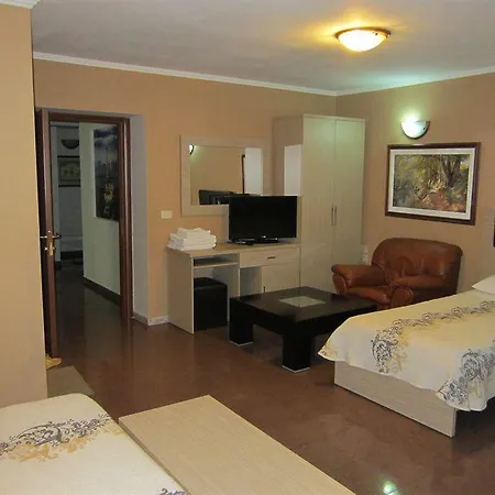 Hotel Freddy's Tirana