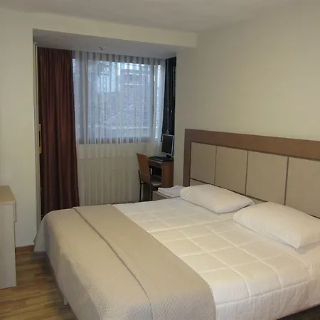 Hotel Freddy's 3*
