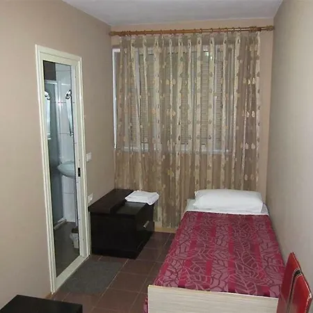 Hotel Freddy's