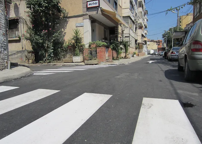 Freddy's Τίρανα