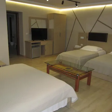 Hotel Freddy's Tirana