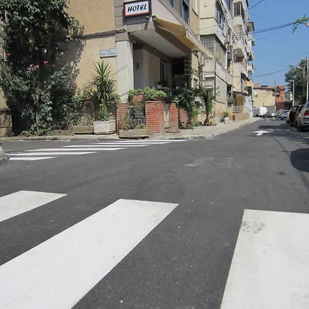 弗雷迪酒店 地拉那