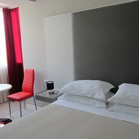 Hotell Freddy's Tirana