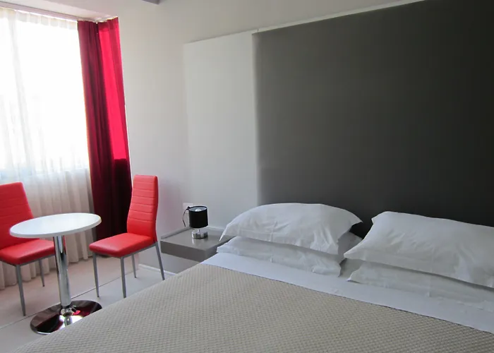 弗雷迪酒店 酒店 地拉那