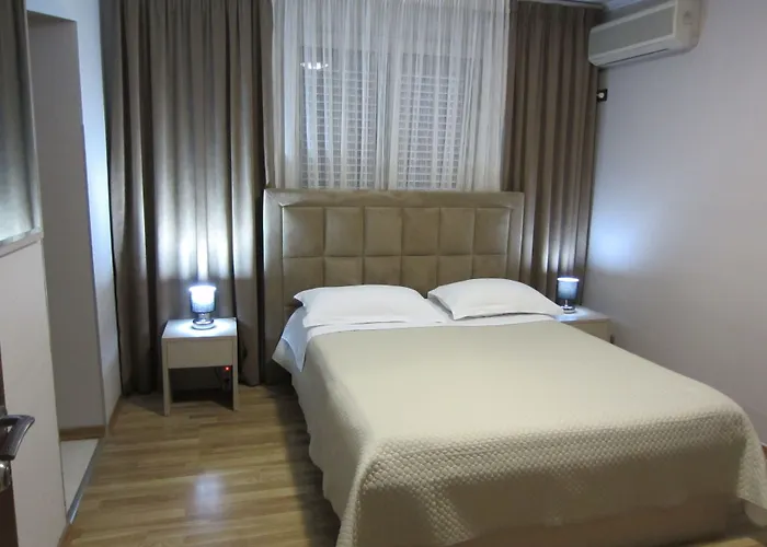 弗雷迪酒店 地拉那